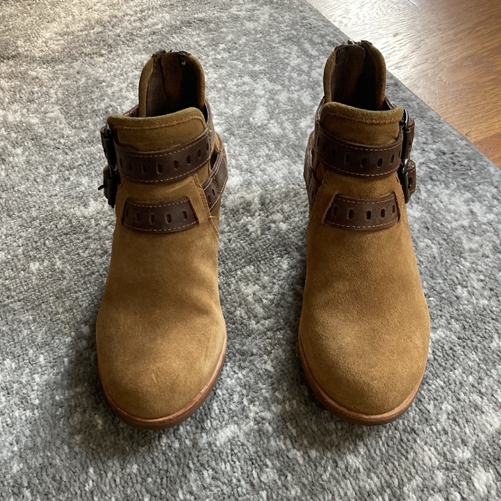 Ugg boots women’s “patsy” size 6. Chestnut suede. Like new condition! - Picture 2 of 7